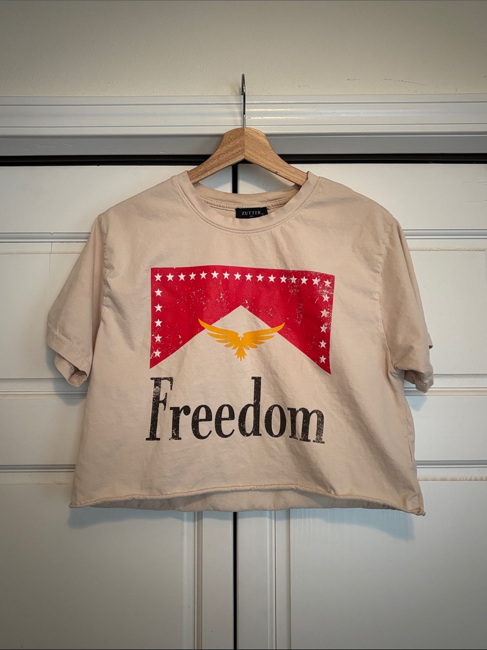 Zutter Beige 'Freedom' Graphic Crop Tee